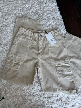 Zara Mid Rise Straight Leg Cargo Pants — Beige / Light Tan